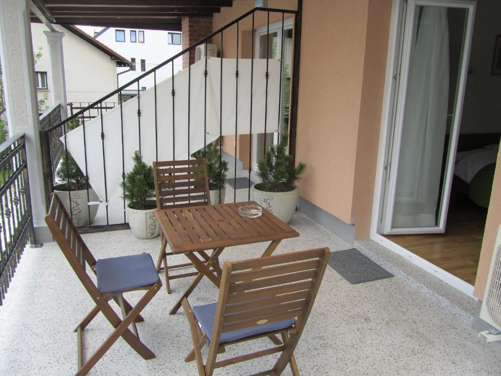 Alo Apartments Vila Klara Ljubljana Exteriör bild