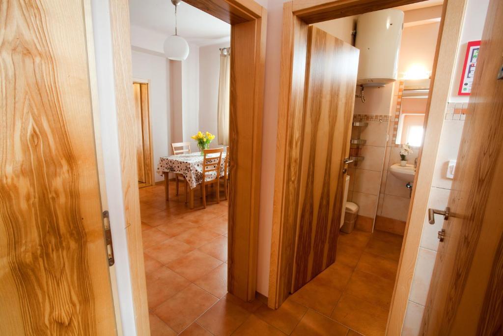 Alo Apartments Vila Klara Ljubljana Rum bild