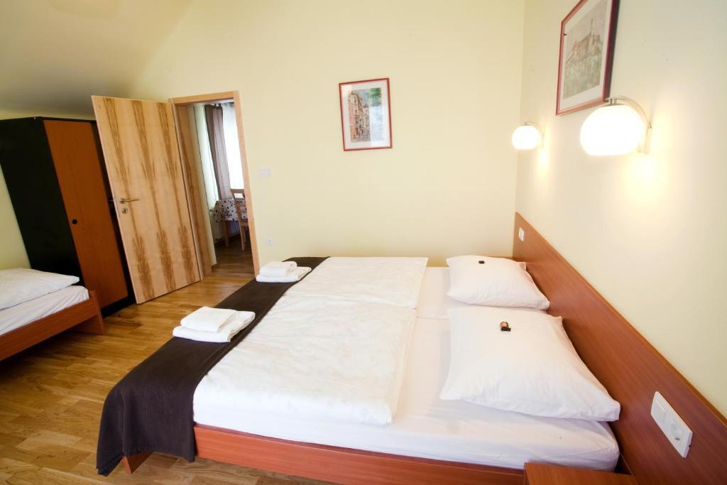 Alo Apartments Vila Klara Ljubljana Rum bild