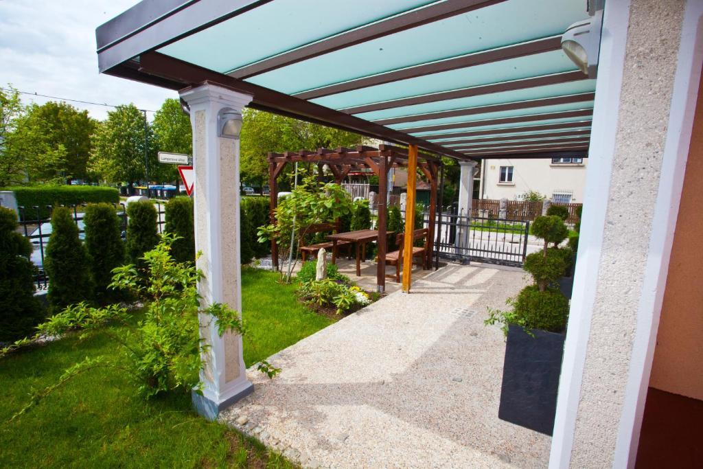 Alo Apartments Vila Klara Ljubljana Rum bild
